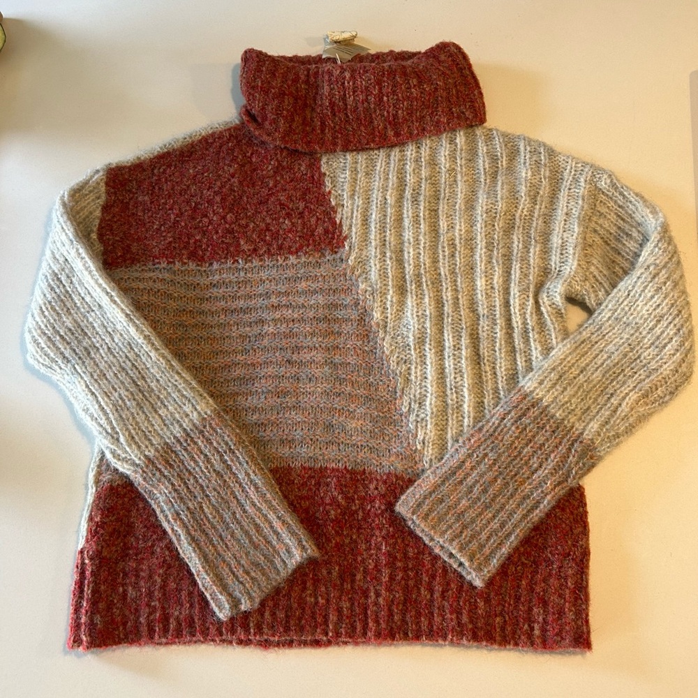 Mystree Color block turtle neck sweater - New with tags Size medium